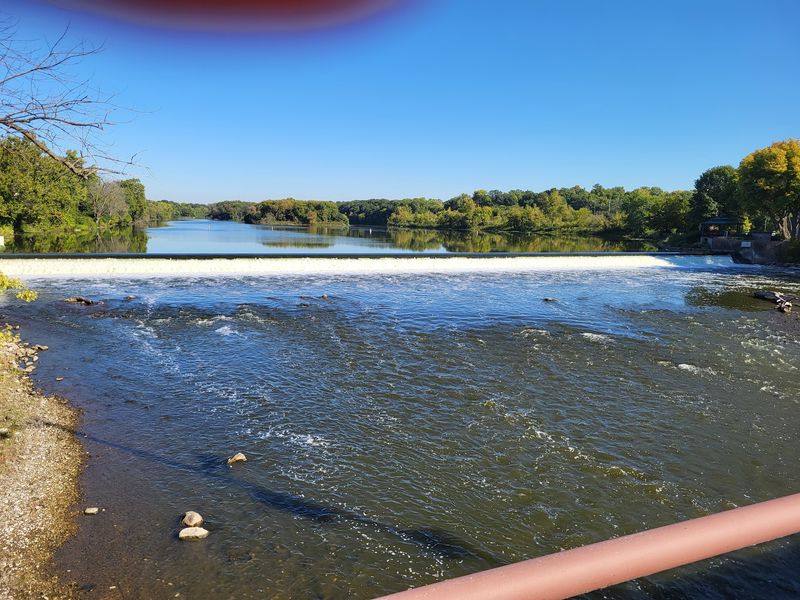 Fox River Views Enhance Every Meal