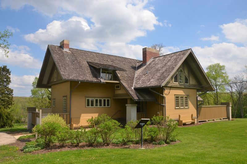 Frank Lloyd Wright's Touch on the Villa