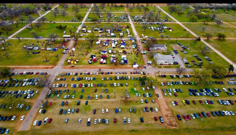 Free Parking and Clean Restrooms Worth Mentioning Free Parking and Clean Restrooms Worth Mentioning