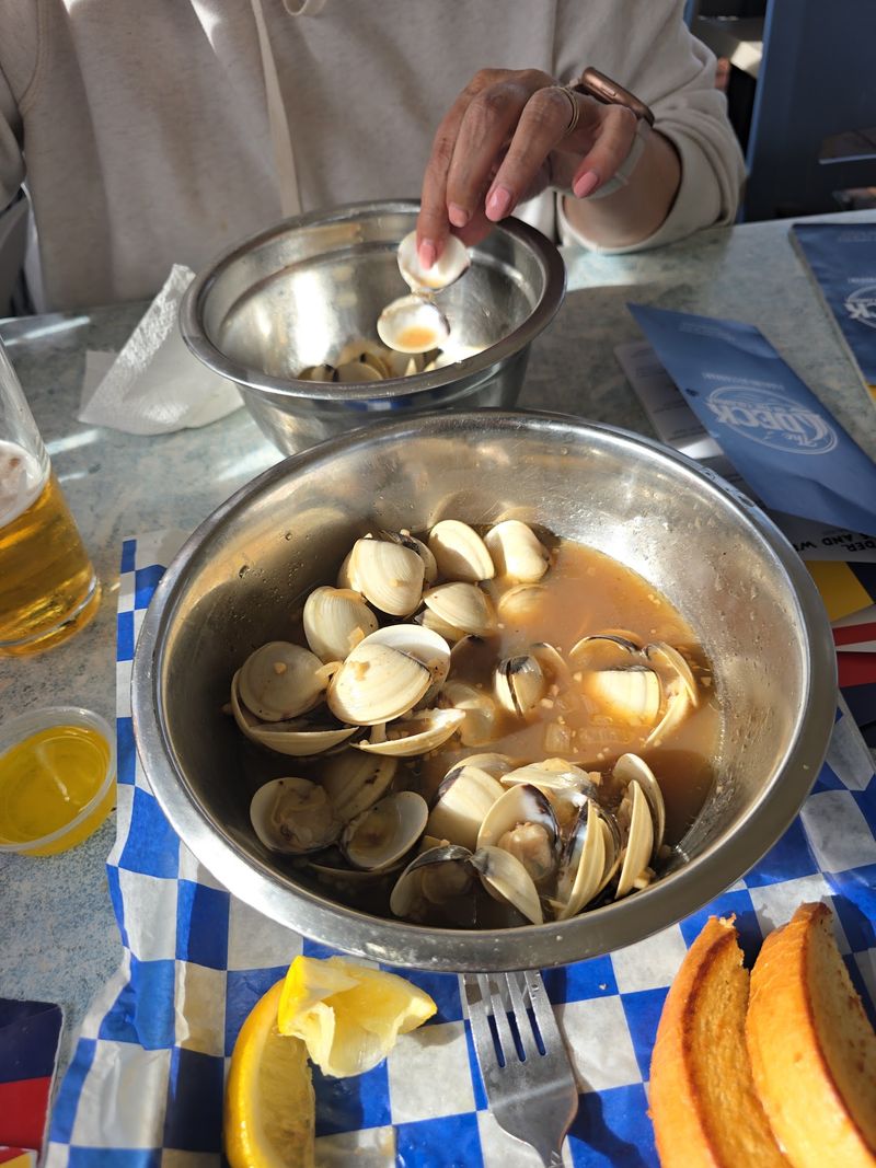 Fresh Seafood Far From the Coast Fresh Seafood Far From the Coast