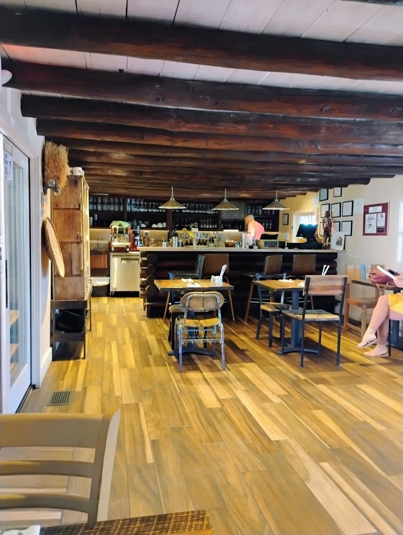 From Tiny Burger Counter to Reborn Favorite From Tiny Burger Counter to Reborn Favorite