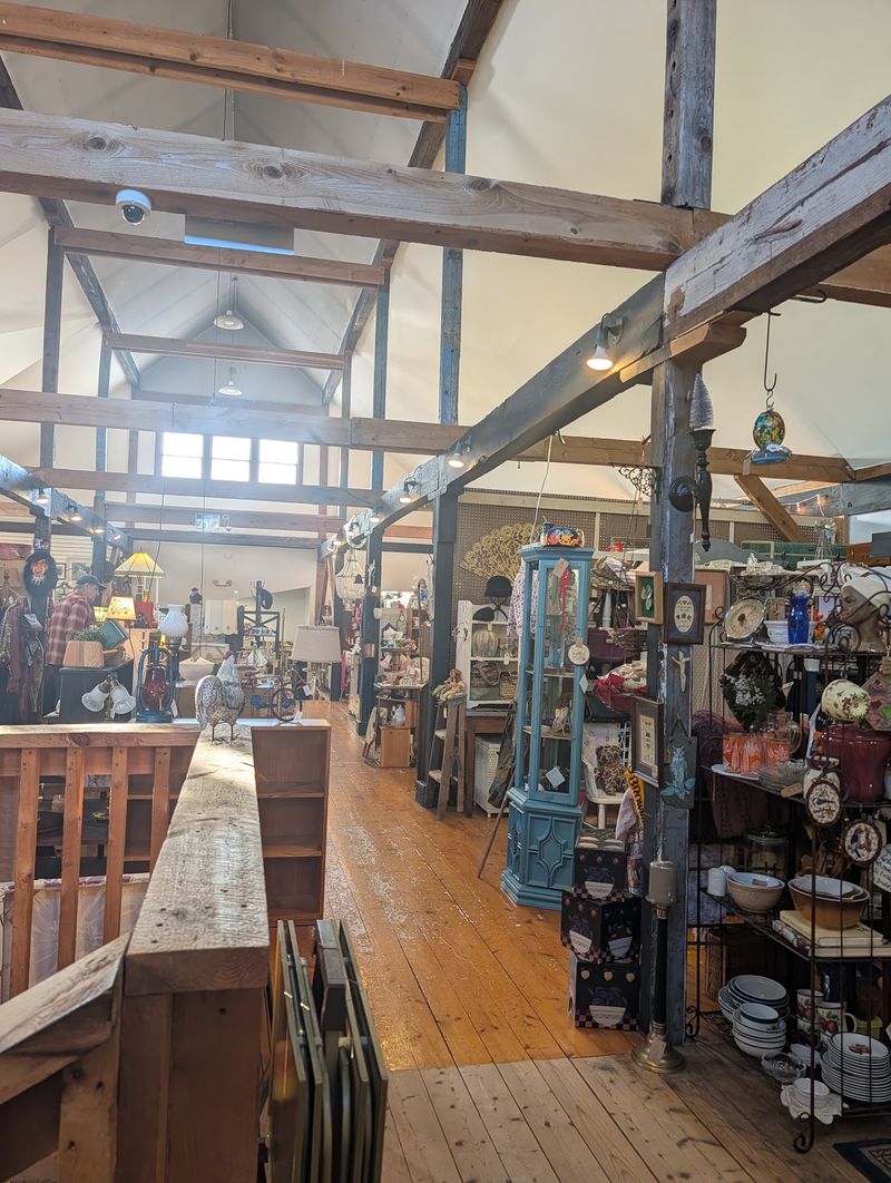 Full Moon's Vintage Village, Hampton, New Hampshire Full Moon's Vintage Village, Hampton, New Hampshire