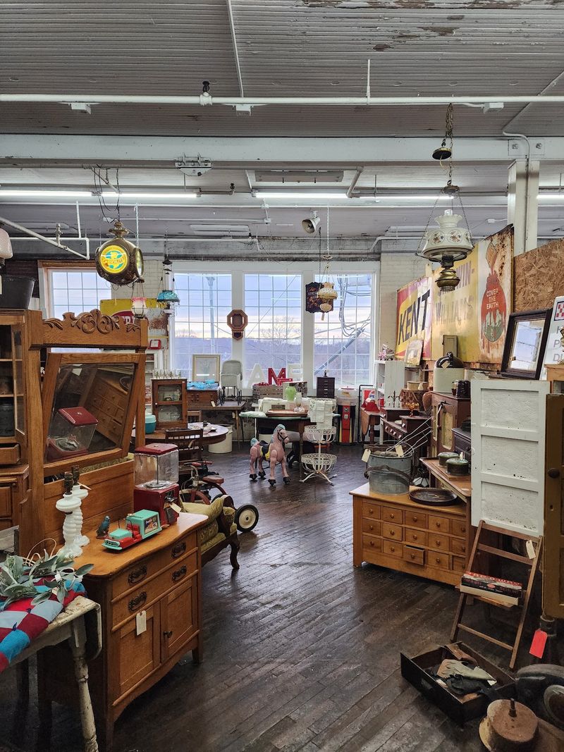 Furniture and Large-Scale Finds Furniture and Large-Scale Finds