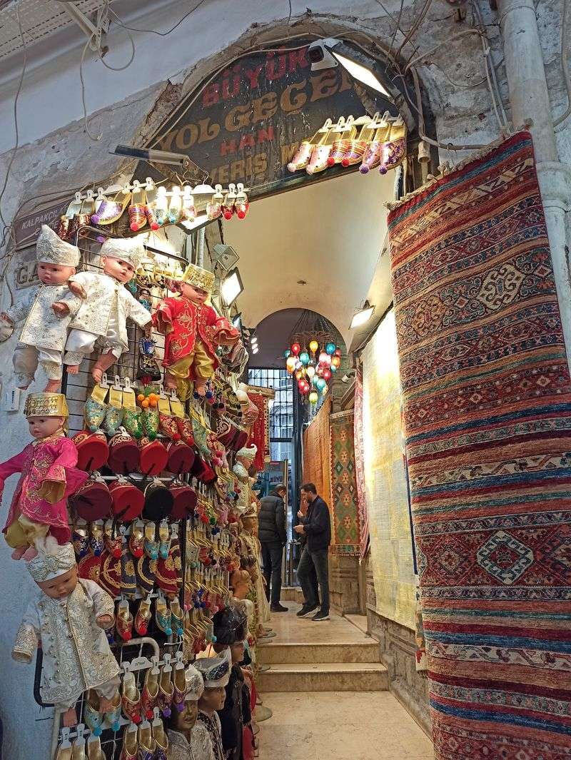 Get Completely Lost Inside the Grand Bazaar Get Completely Lost Inside the Grand Bazaar