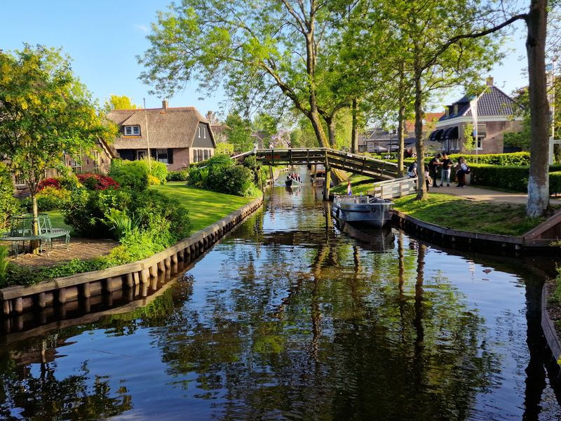 Giethoorn, Netherlands Giethoorn, Netherlands