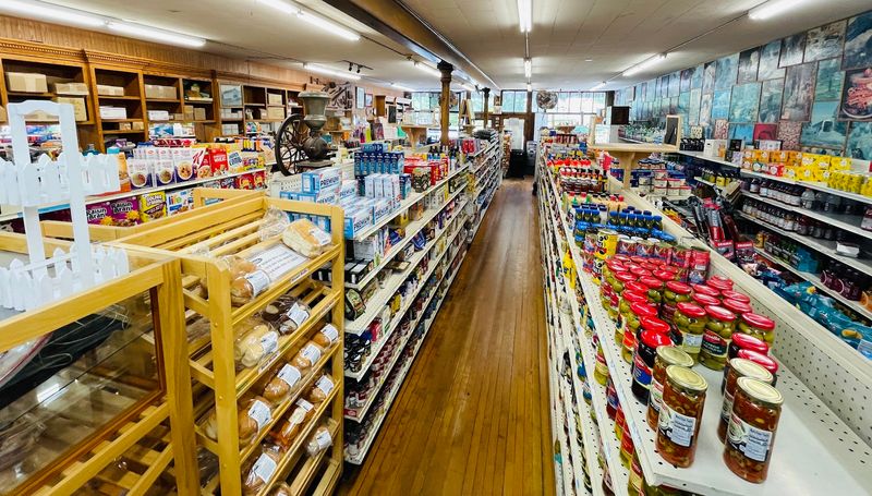 Groceries and General Merchandise With a Personal Touch Groceries and General Merchandise With a Personal Touch