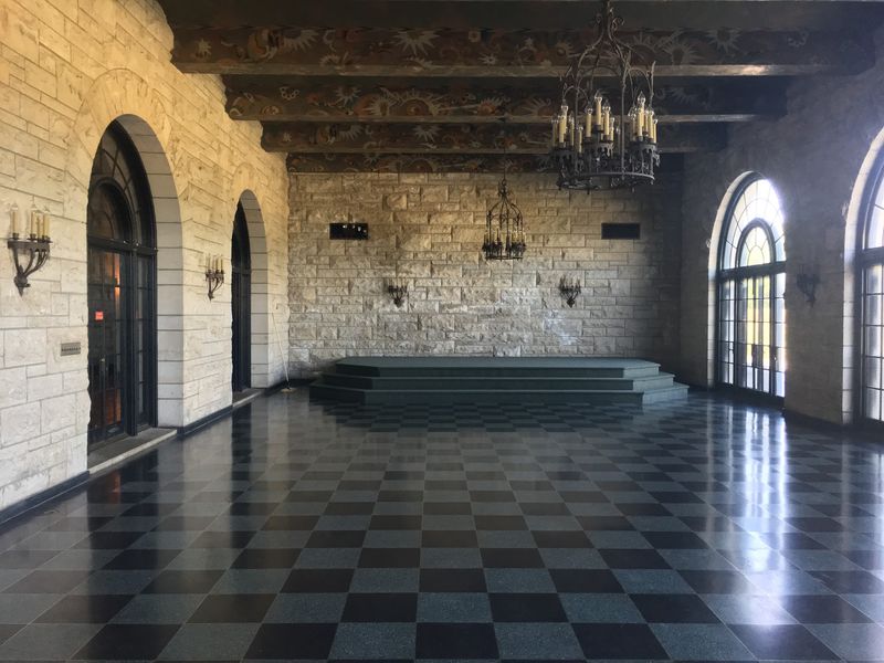 Guided Tours Versus Going Solo