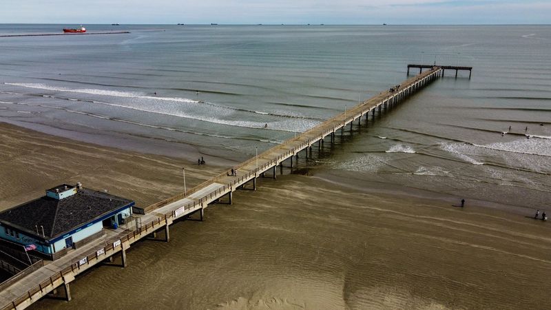 Gulf Beaches Built for Long, Slow Days Gulf Beaches Built for Long, Slow Days