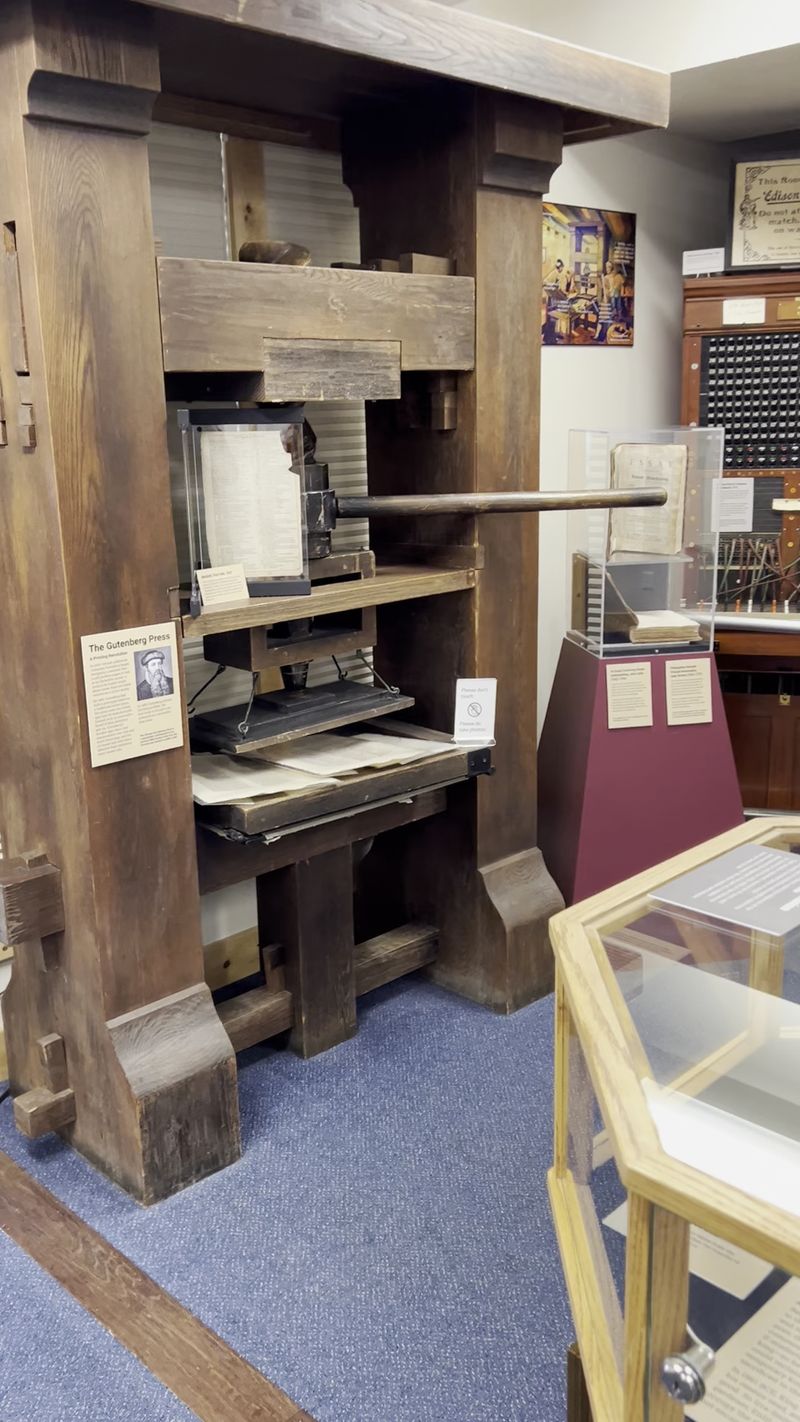 Gutenberg, Newton, and the Printed Word That Changed Everything Gutenberg, Newton, and the Printed Word That Changed Everything