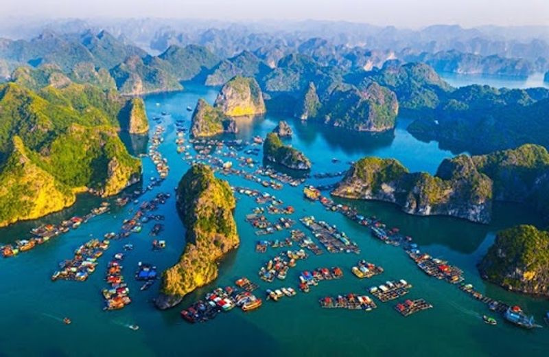 Ha Long Bay - Cat Ba Archipelago, Vietnam
