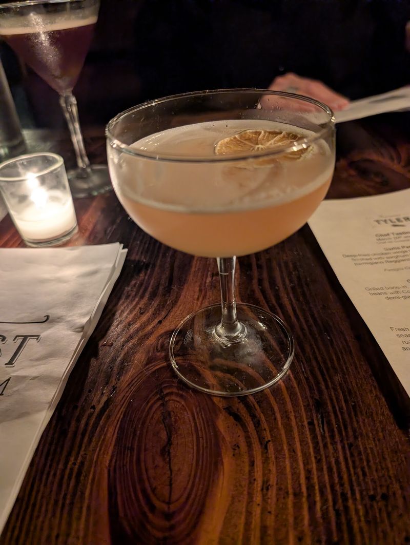 Handcrafted Cocktails Made by People Who Actually Know What They Are Doing Handcrafted Cocktails Made by People Who Actually Know What They Are Doing