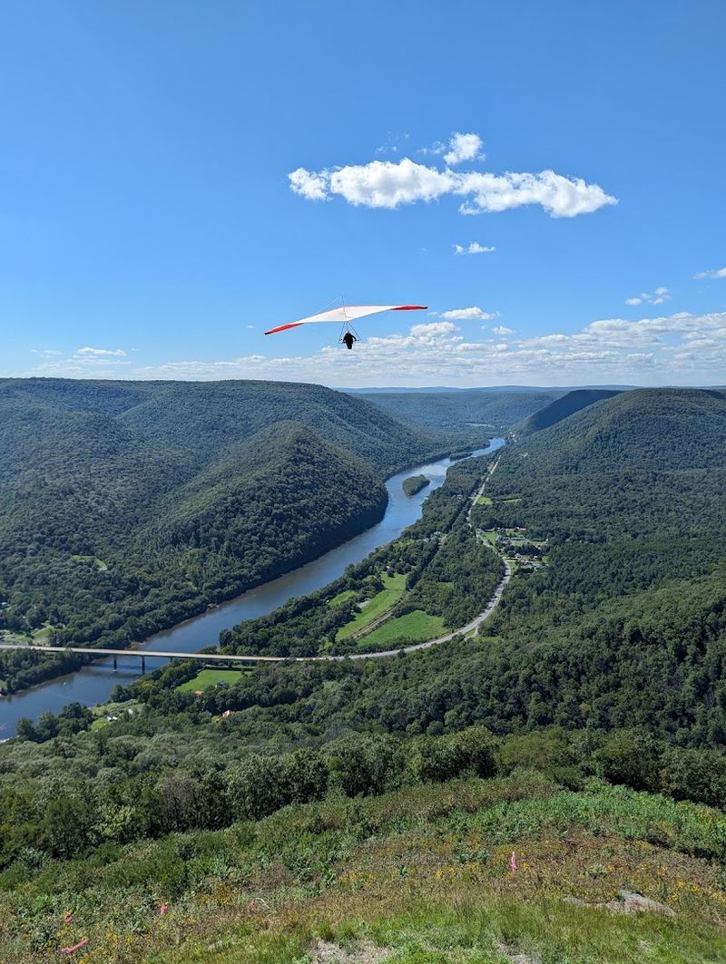 Hang Gliders, Thermals, and the Art of Leaping Off a Mountain