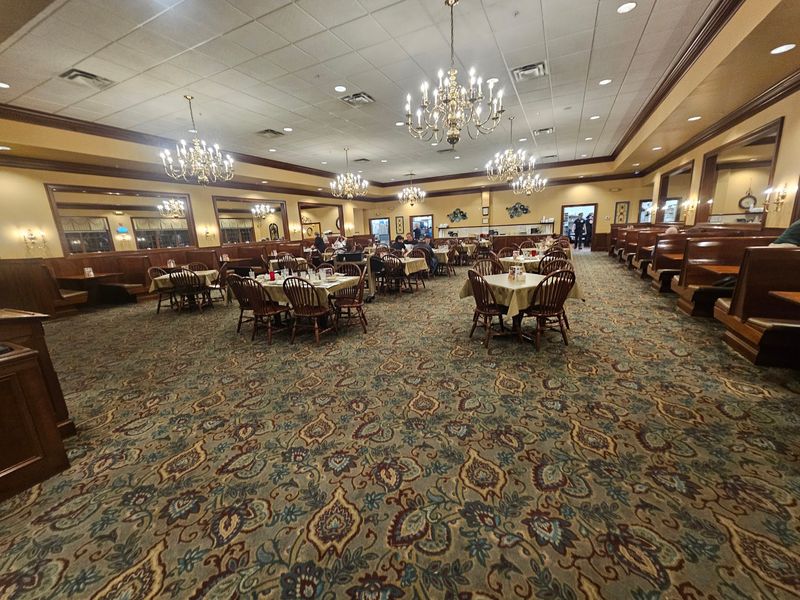 Hartville Kitchen Restaurant & Bakery - Hartville Hartville Kitchen Restaurant & Bakery - Hartville