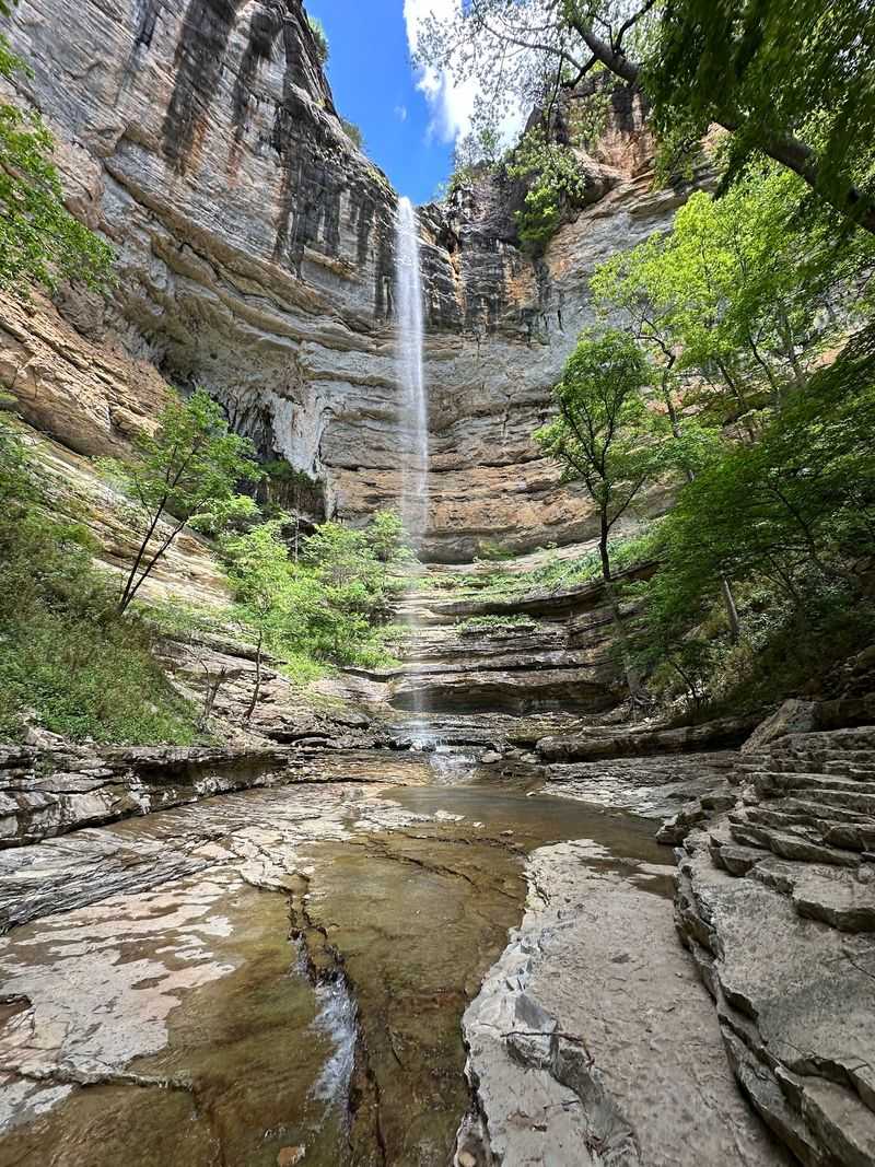 Hemmed-In Hollow Falls, Compton, Arkansas Hemmed-In Hollow Falls, Compton, Arkansas