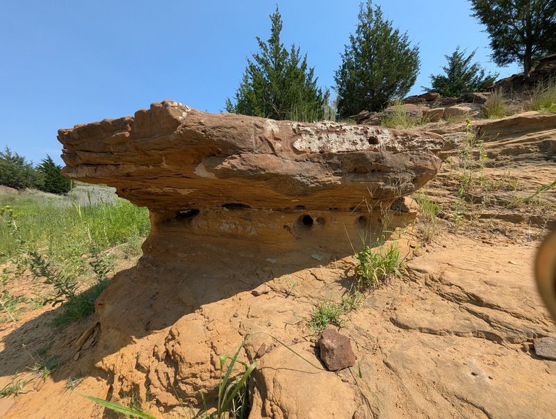 Hiking Trails That Reveal Hidden Rock Formations Hiking Trails That Reveal Hidden Rock Formations
