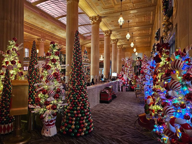 Holiday Decor That Transforms the Space Holiday Decor That Transforms the Space