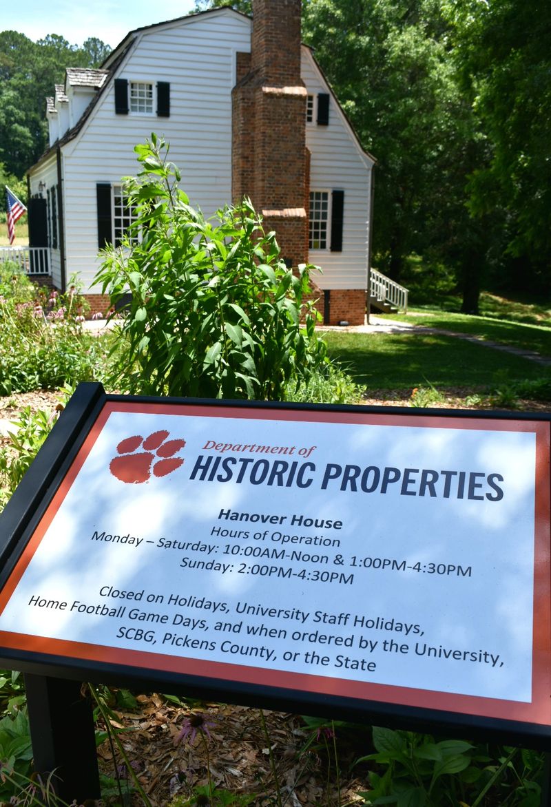Hours, Admission, and Handy Amenities Hours, Admission, and Handy Amenities