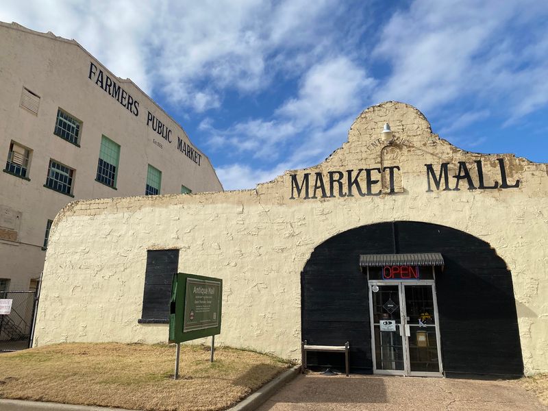 Hours, Parking, and Practical Details for First-Time Visitors