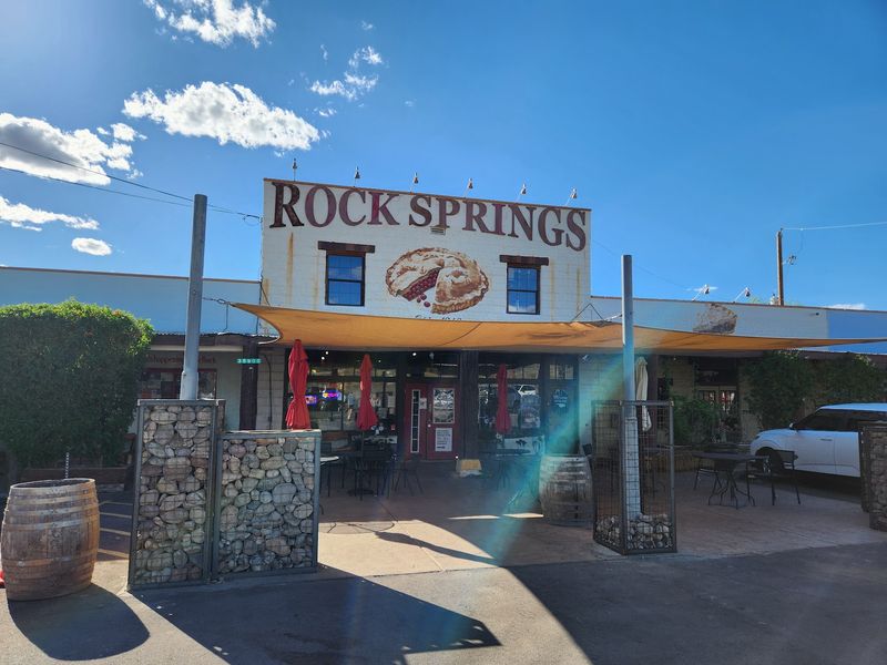 Hours, Prices, and Beating the Crowds
