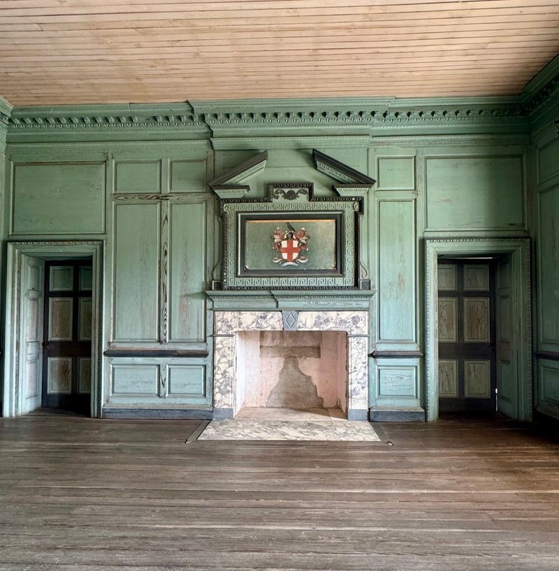 How Drayton Hall Compares to Other Plantation Sites Nearby