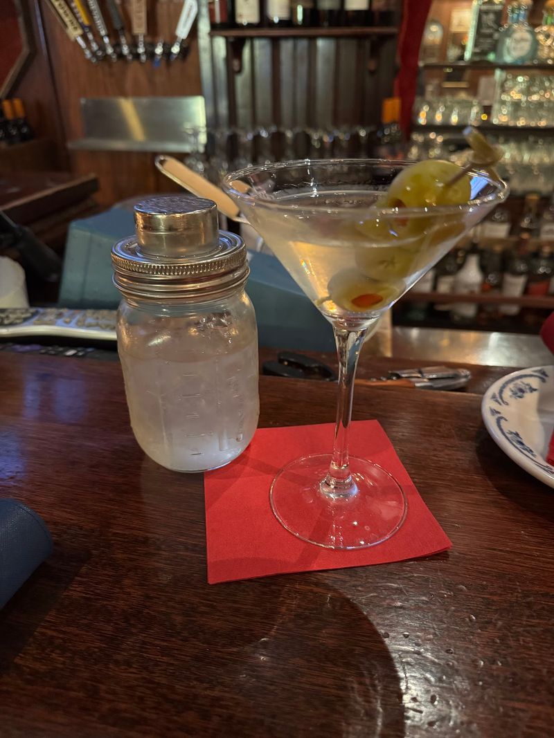 Jartinis and the Cocktail Culture at the Bar Jartinis and the Cocktail Culture at the Bar