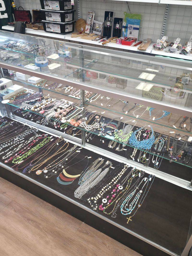 Jewelry, Collectibles, and the Trinkets Worth Hunting For Jewelry, Collectibles, and the Trinkets Worth Hunting For