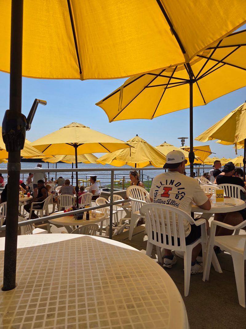 Juicy Burgers That Taste Like Summer by the Water Juicy Burgers That Taste Like Summer by the Water