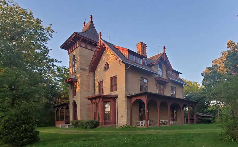 LeDuc Historic Estate and Its Surprising Scale LeDuc Historic Estate and Its Surprising Scale