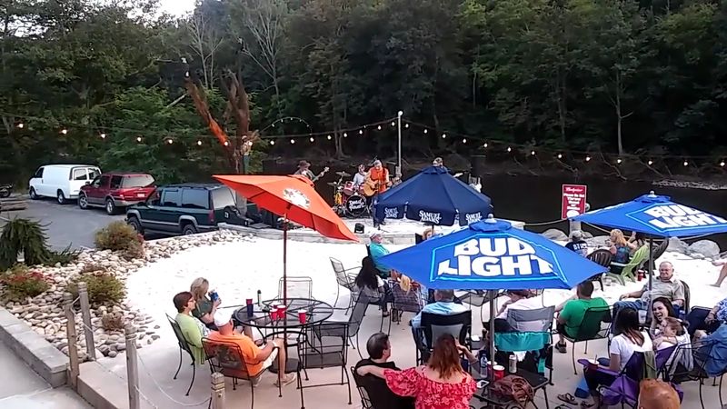 Live Music, Fire Pits, and the Outdoor Experience After Dark