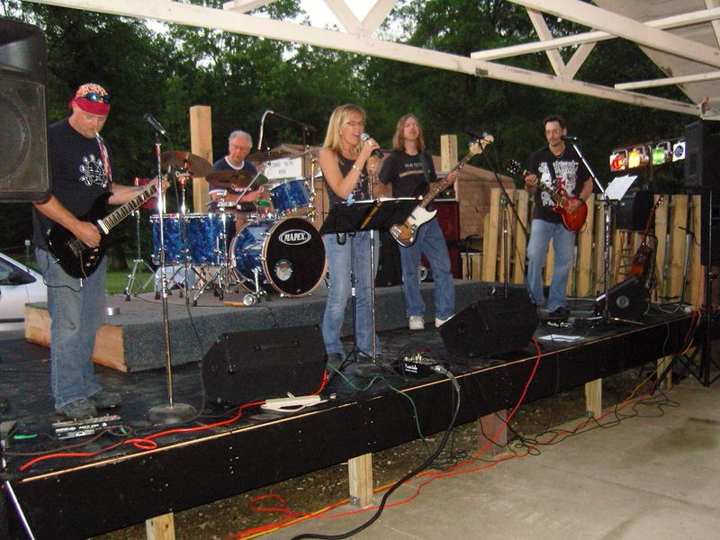 Live Music and Weekly Events That Keep People Coming Back Live Music and Weekly Events That Keep People Coming Back