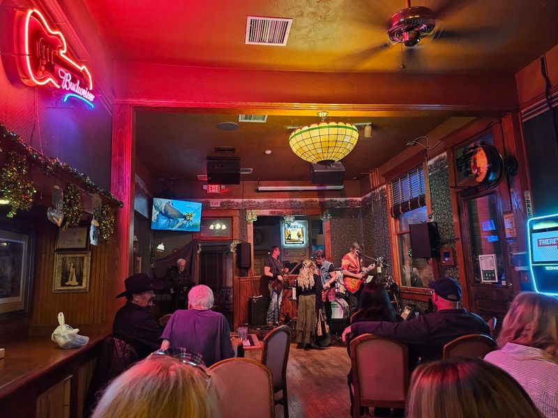 Live Music and a Dog-Friendly Patio