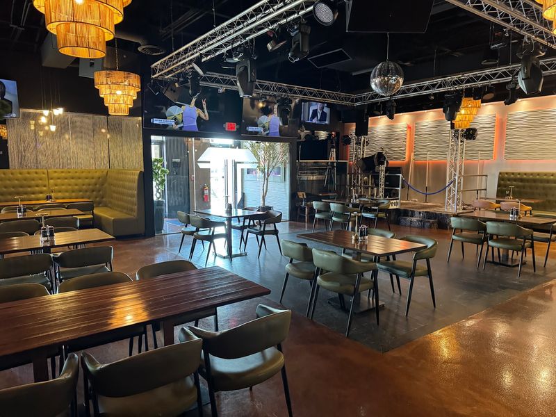 Live Music and the Social Atmosphere Live Music and the Social Atmosphere