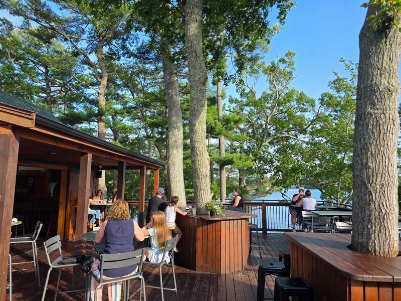 Loads of Outdoor Seating to Choose From Loads of Outdoor Seating to Choose From