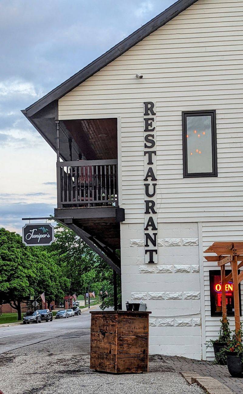 Local Dining and the Rhythm of a Small-Town Meal Local Dining and the Rhythm of a Small-Town Meal