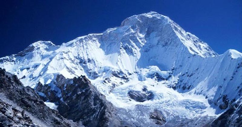 Makalu (Nepal and China) Makalu (Nepal and China)