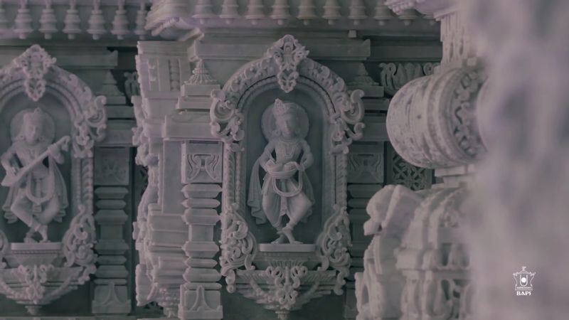 Marble Carvings That Slow the Clock Marble Carvings That Slow the Clock