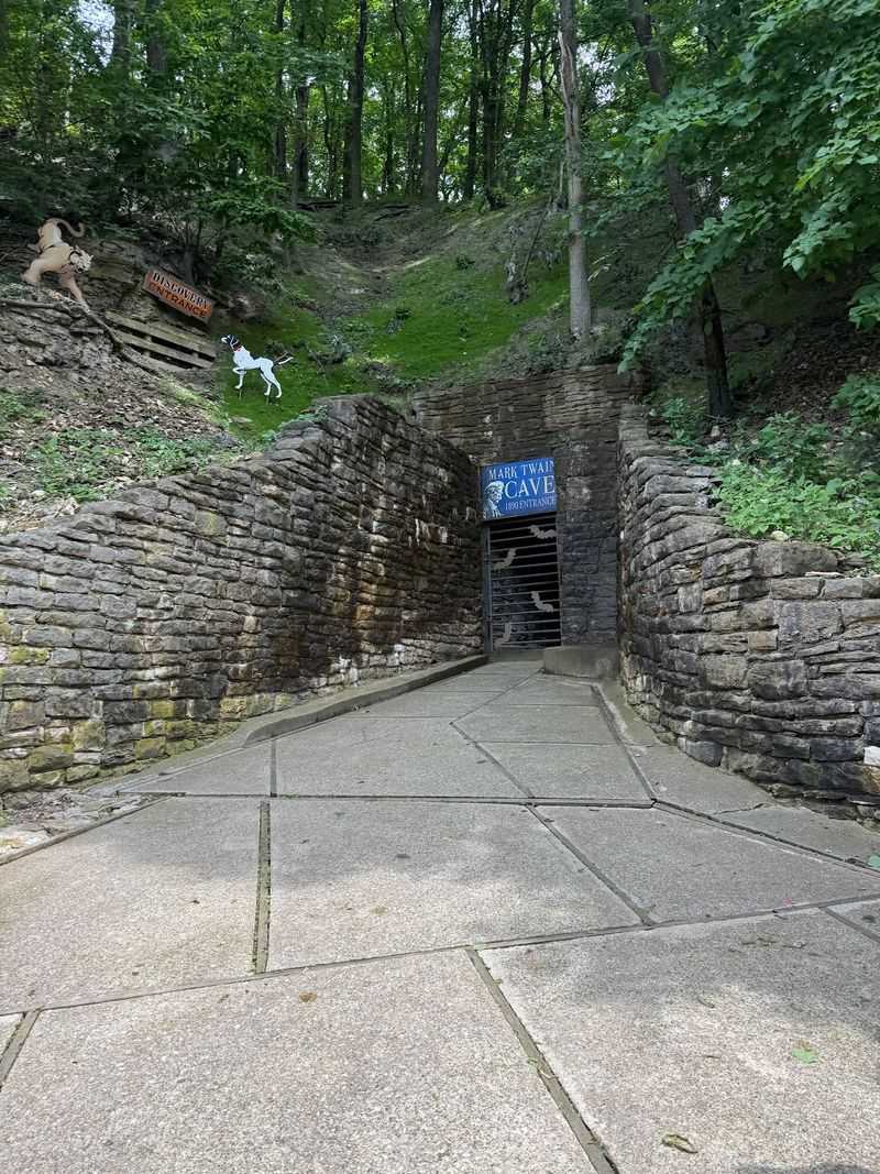 Mark Twain Cave, Hannibal, Missouri Mark Twain Cave, Hannibal, Missouri