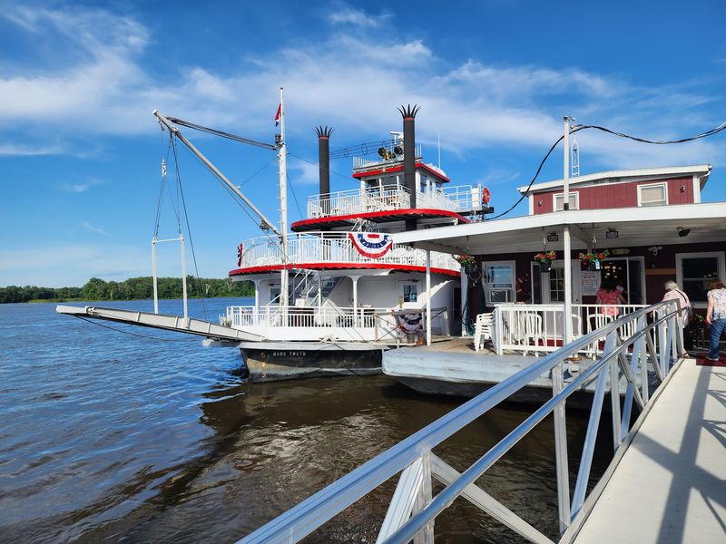 Mark Twain Riverboat, Hannibal, Missouri Mark Twain Riverboat, Hannibal, Missouri