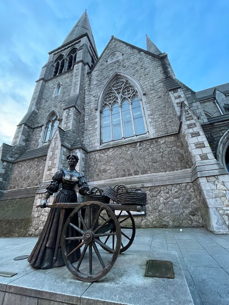Molly Malone Statue - Dublin, Ireland Molly Malone Statue - Dublin, Ireland