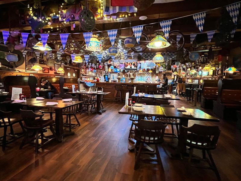 More Than 200 Beers and a Draft List That Earns Attention More Than 200 Beers and a Draft List That Earns Attention