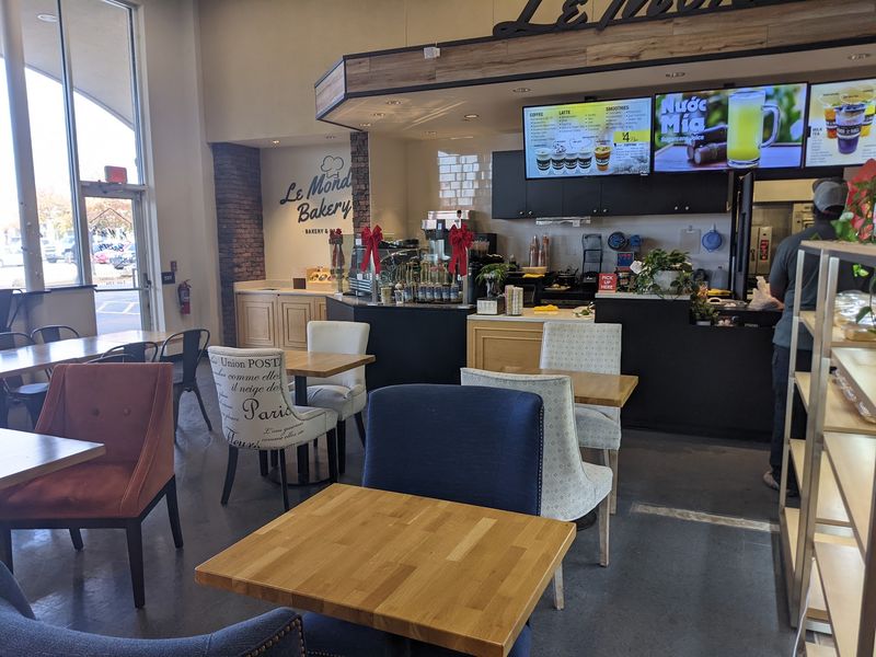 Multiple Food Courts Under One Roof Multiple Food Courts Under One Roof
