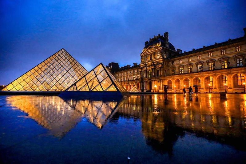 Musee du Louvre in Paris Musee du Louvre in Paris