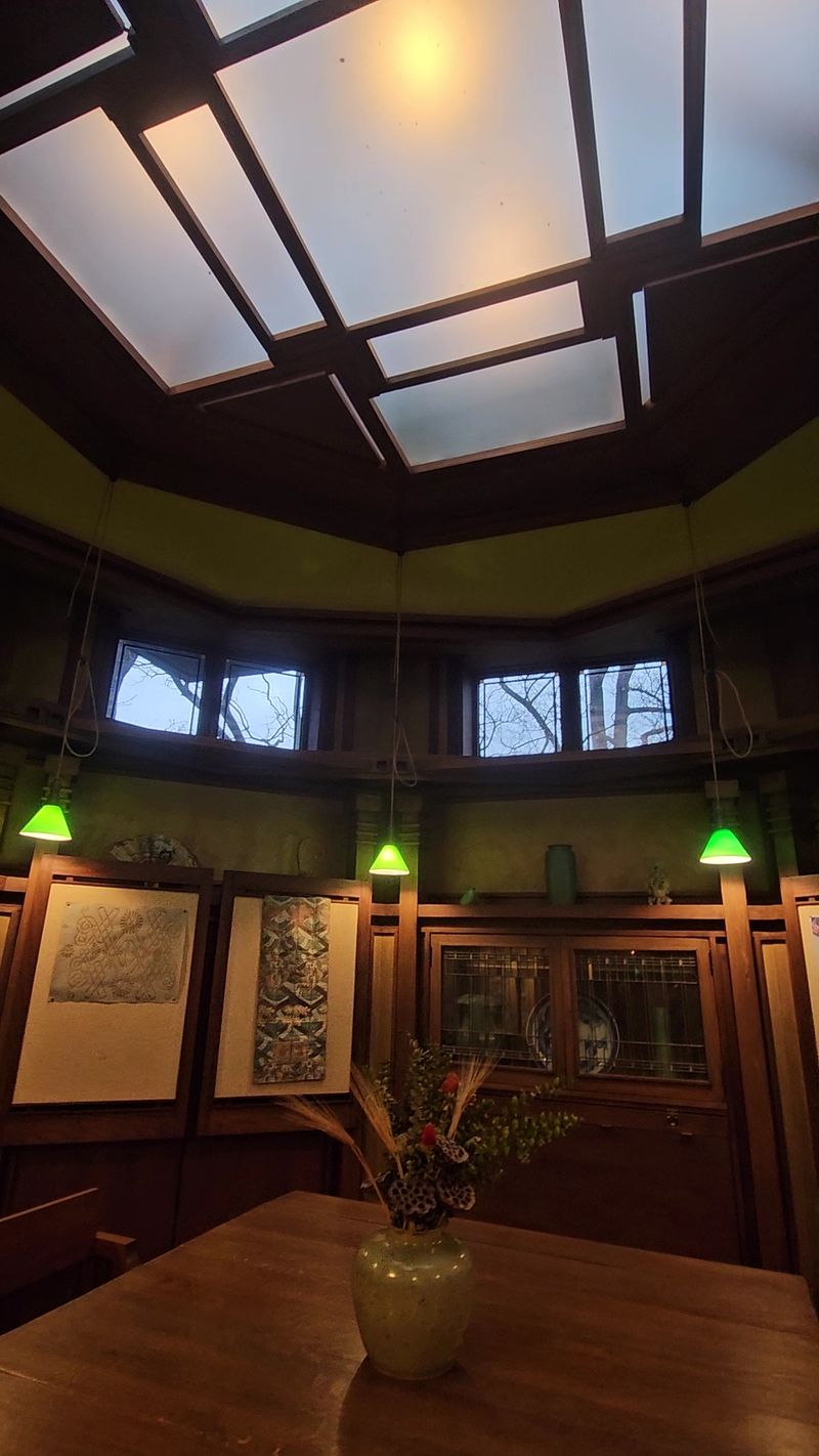 Natural Light and Open Space: The Core of Wright's Philosophy Natural Light and Open Space: The Core of Wright's Philosophy