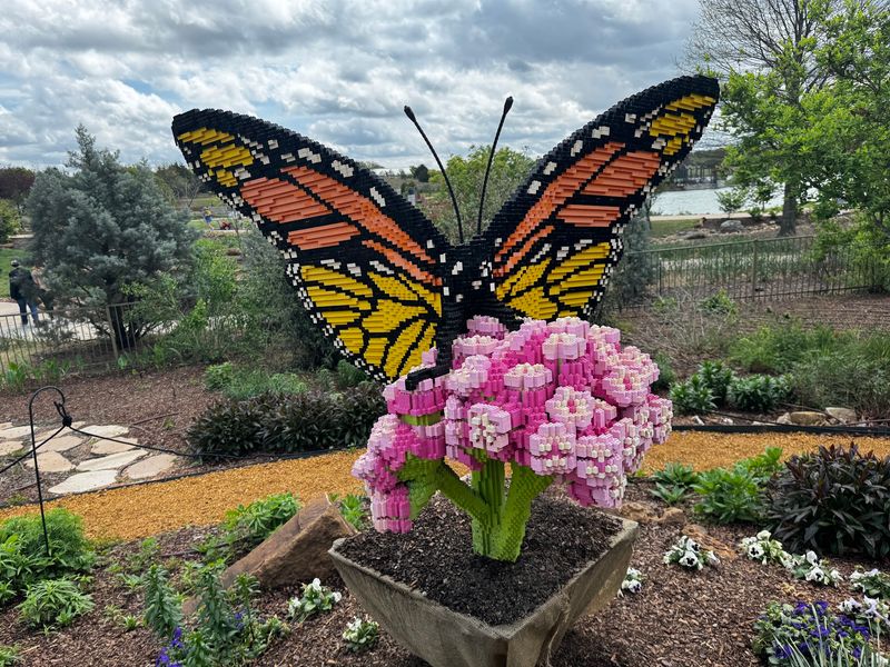 Nature Connects: The LEGO Sculpture Experience