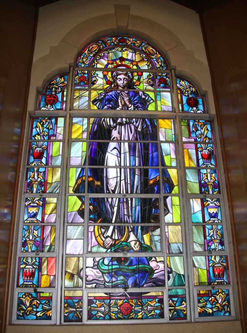 Nearly 800 Windows and the Light They Make Nearly 800 Windows and the Light They Make