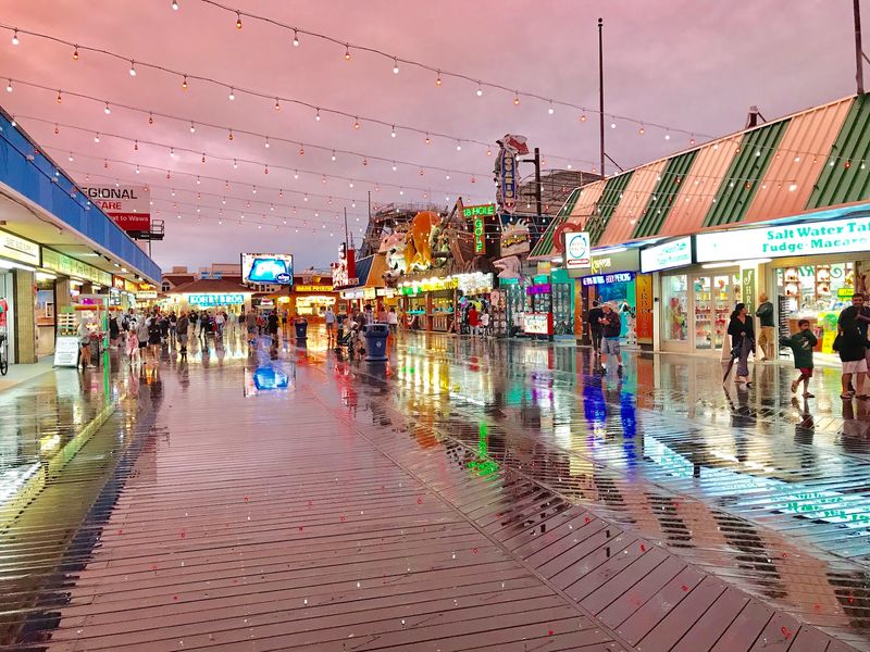 Neon Signs With More Than Decorative Value Neon Signs With More Than Decorative Value