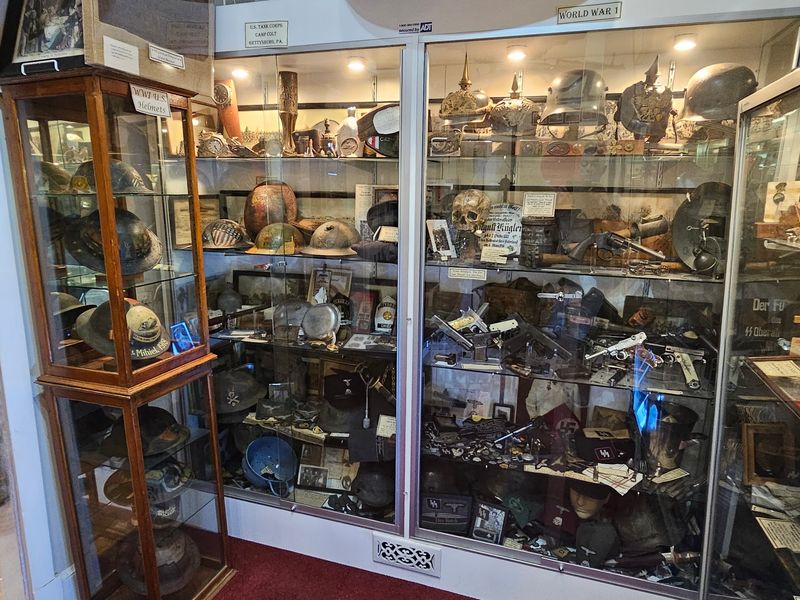 Over 4,000 Artifacts and Absolutely No Velvet Ropes Over 4,000 Artifacts and Absolutely No Velvet Ropes