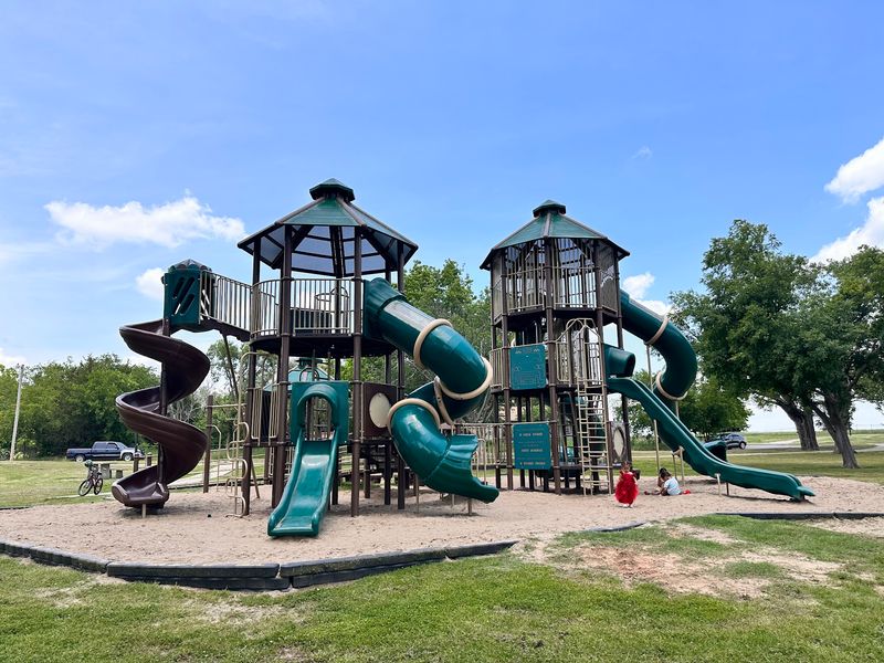 Parks, Outdoor Spaces, and Room to Breathe Parks, Outdoor Spaces, and Room to Breathe