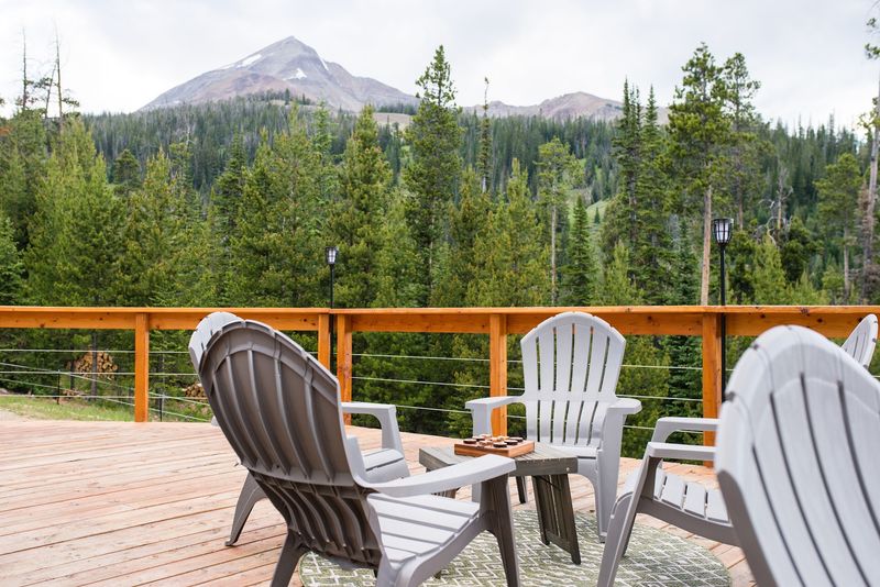 Perched at 7,500 Feet: The Setting That Steals Your Breath Perched at 7,500 Feet: The Setting That Steals Your Breath