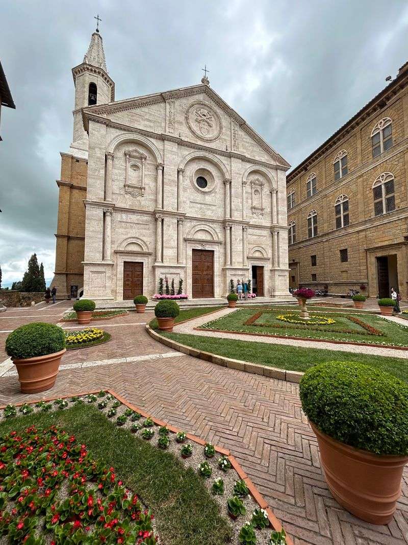 Piazza Pio II, Pienza, Italy Piazza Pio II, Pienza, Italy
